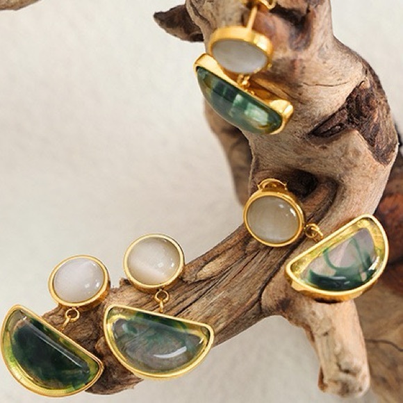 TWO PAIR FOR $55💎*Unique Abstract 18K Gold Plated Resin Drop Earrings*ML - Picture 10 of 11